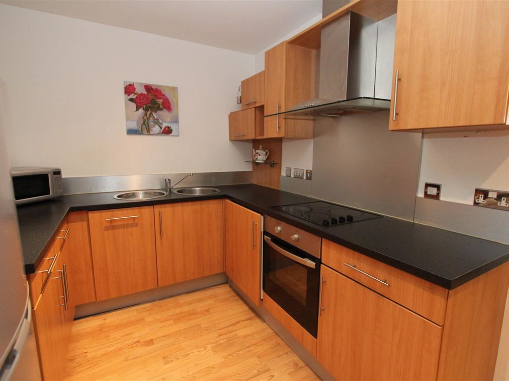 2 bed flat to rent in Waterloo Street, Leeds LS10, £1,150 pcm