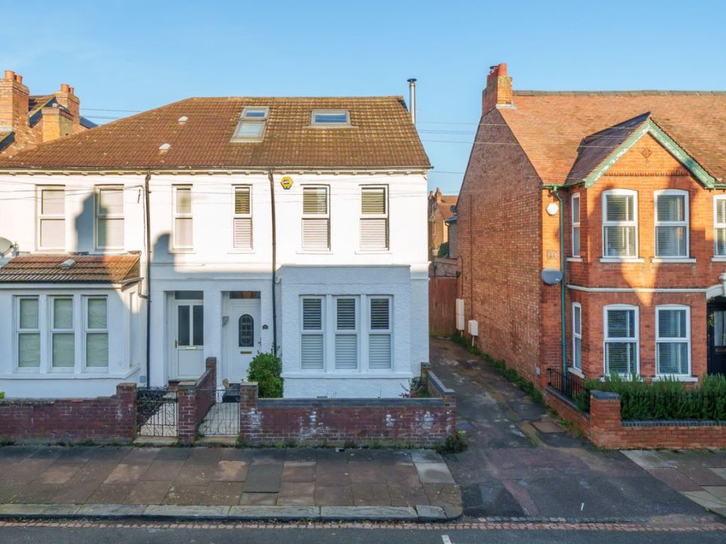 5 bed semi-detached house for sale in Campbell Road, Bedford MK40, £595,000