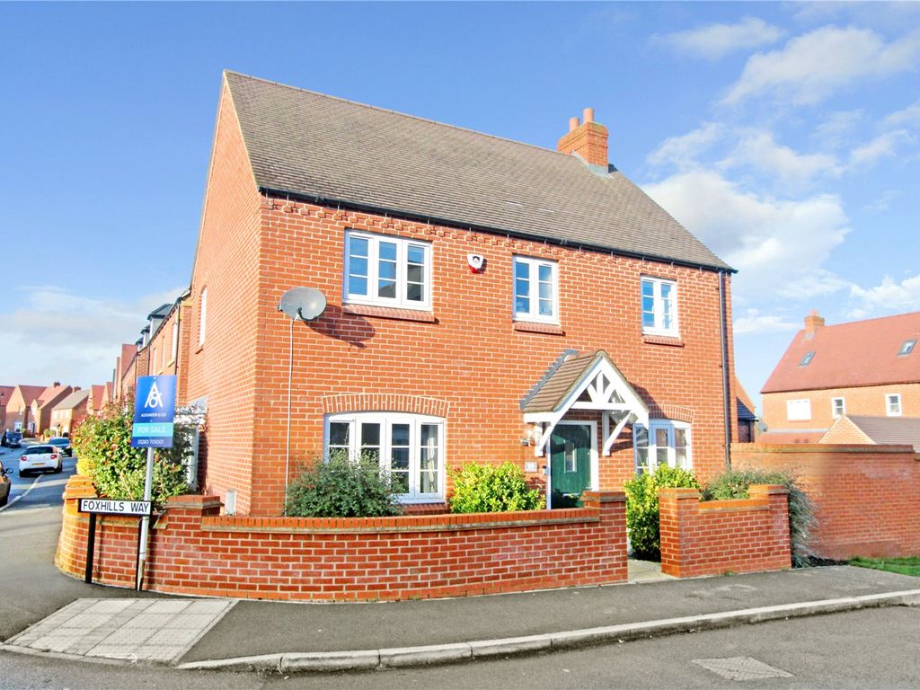 3 bed detached house for sale in Foxhills Way, Brackley NN13, £370,000