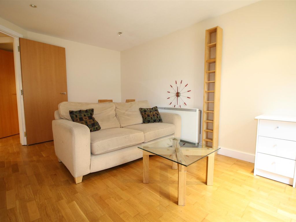 2 bed flat to rent in Ropewalk Court, Upper College Street, Nottingham NG1, £975 pcm