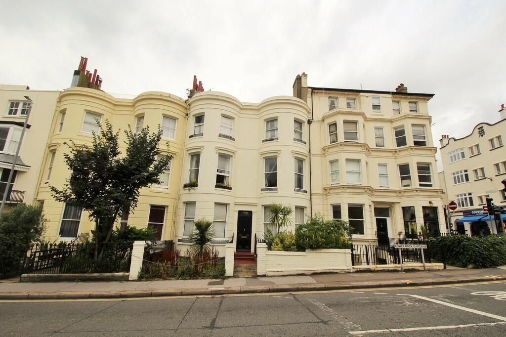 1 bed flat for sale in Lower Rock Gardens, Brighton BN2, £260,000