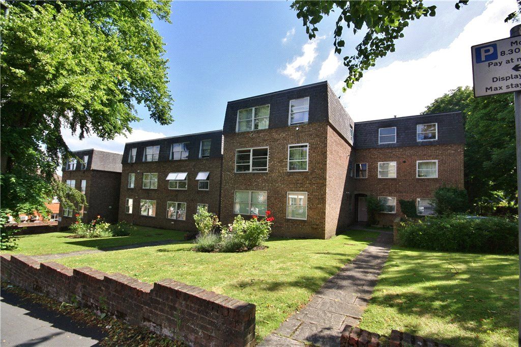 1 bed flat to rent in Jenner Road, Guildford, Surrey GU1, £1,300 pcm