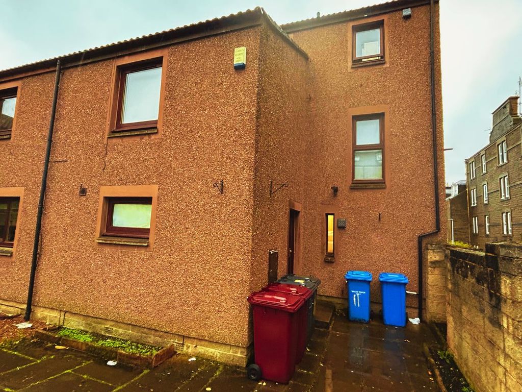 Room to rent in Tayfield Place, Dundee DD2, £525 pcm