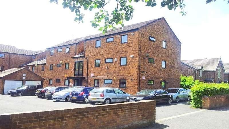 2 bed flat for sale in Cedar Court, Wilbraham Road, Manchester M14, £150,000