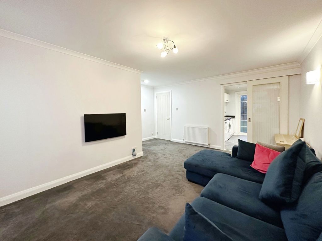 2 bed flat for sale in Burn Drive, Stirling FK7, £125,000