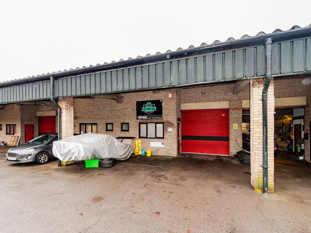Warehouse to let in Unit 18, Williams Industrial Park, New Milton BH25, £10,950 pa
