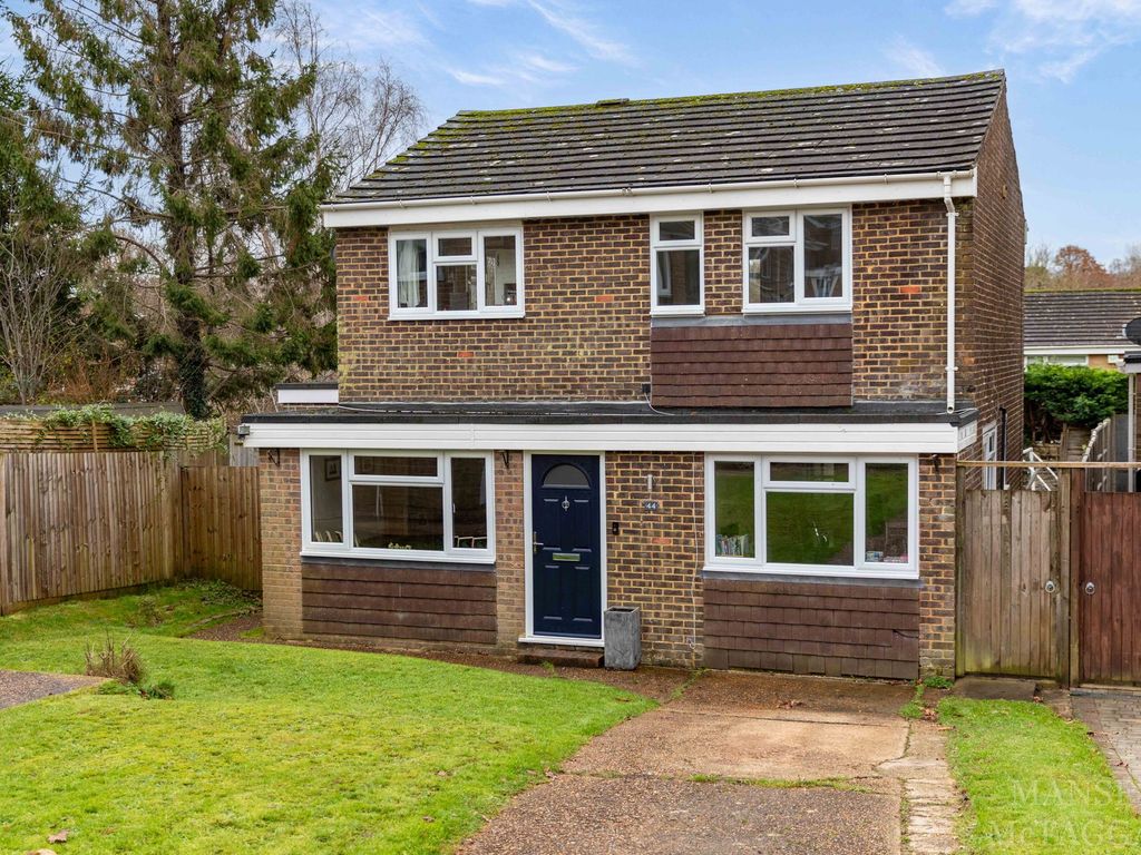 4 bed detached house for sale in Burleigh Way, Crawley Down RH10, £500,000