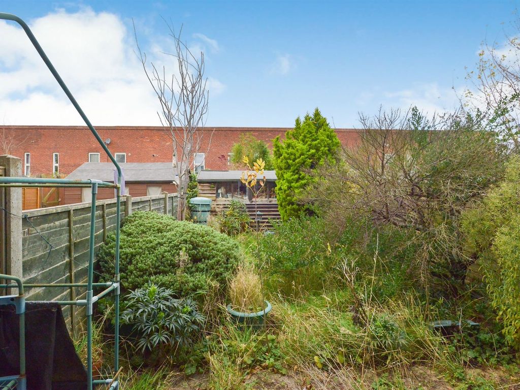 3 bed end terrace house for sale in Bounds Croft, Greenleys, Milton Keynes MK12, £120,000