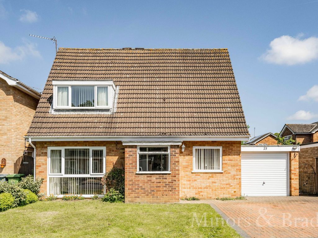 3 bed detached house for sale in Kings Road, Coltishall NR12, £250,000