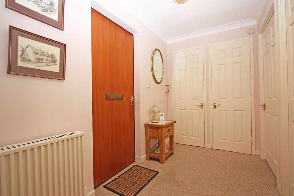 1 bed flat for sale in Parsonage Court, Swindon SN6, £135,000