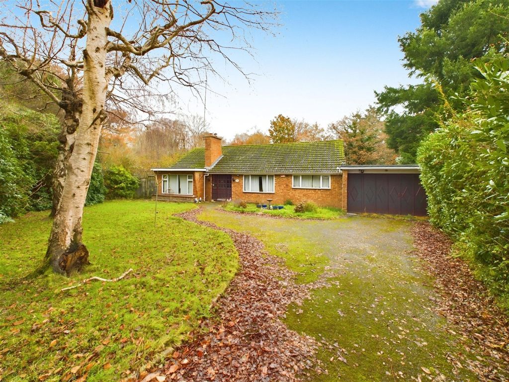 3 bed bungalow for sale in The Birches, Mannings Heath, Horsham RH13, £750,000