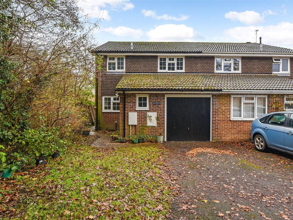 3 bed semi-detached house for sale in Oak Close, Overton, Basingstoke RG25, £400,000