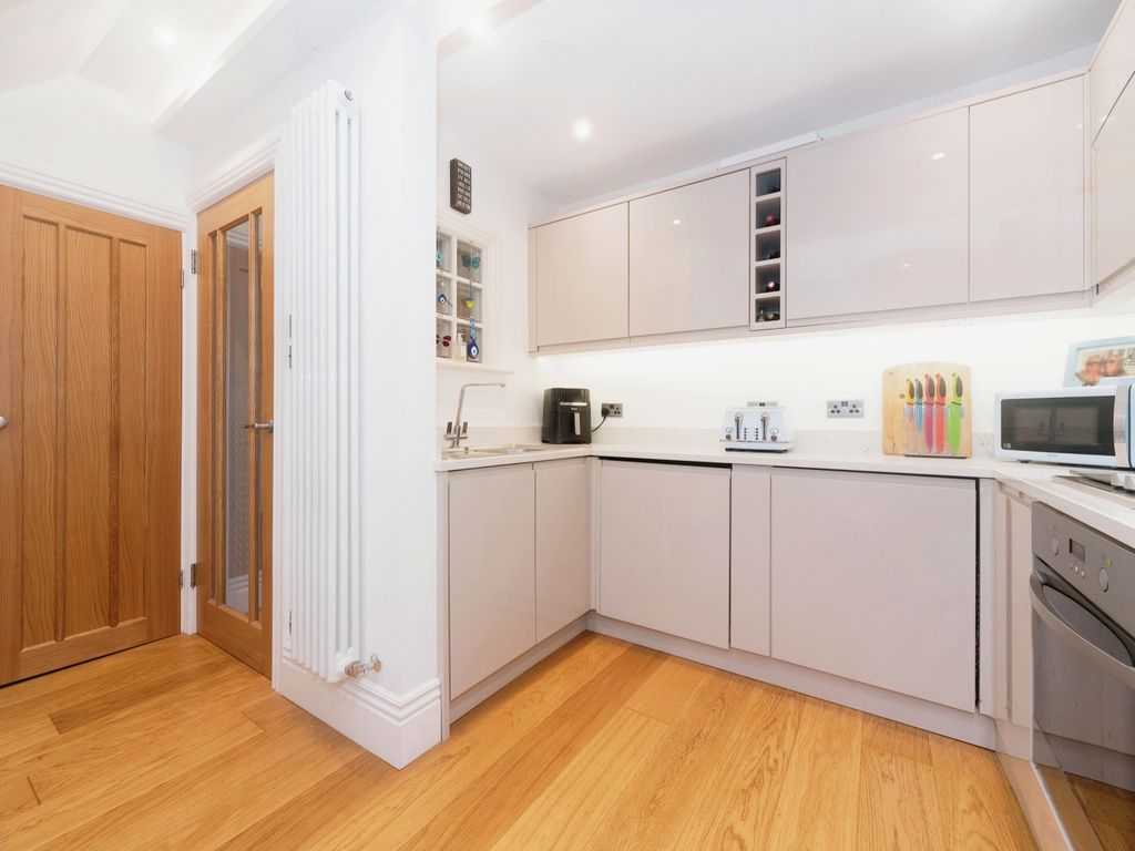 1 bed flat for sale in Egmont Road, Sutton SM2, £300,000