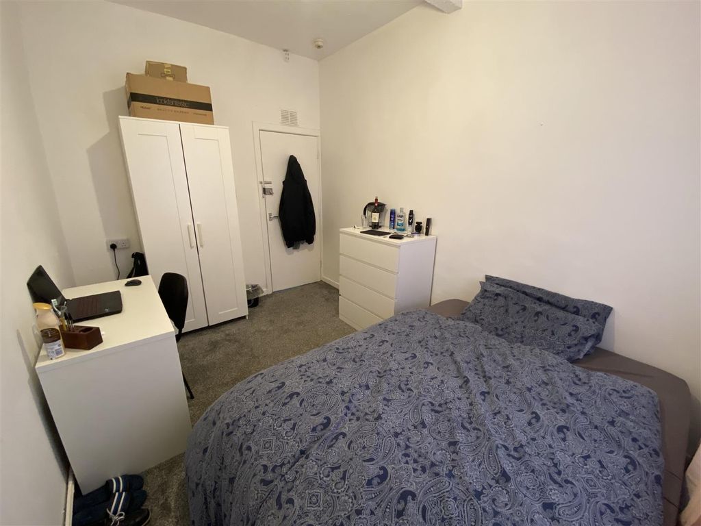 Room to rent in Cardiff Road, Treforest, Pontypridd CF37, £400 pcm