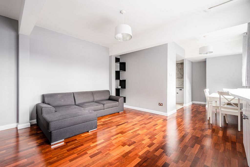 2 bed flat to rent in Bethnal Green Road, London E2, £2,401 pcm
