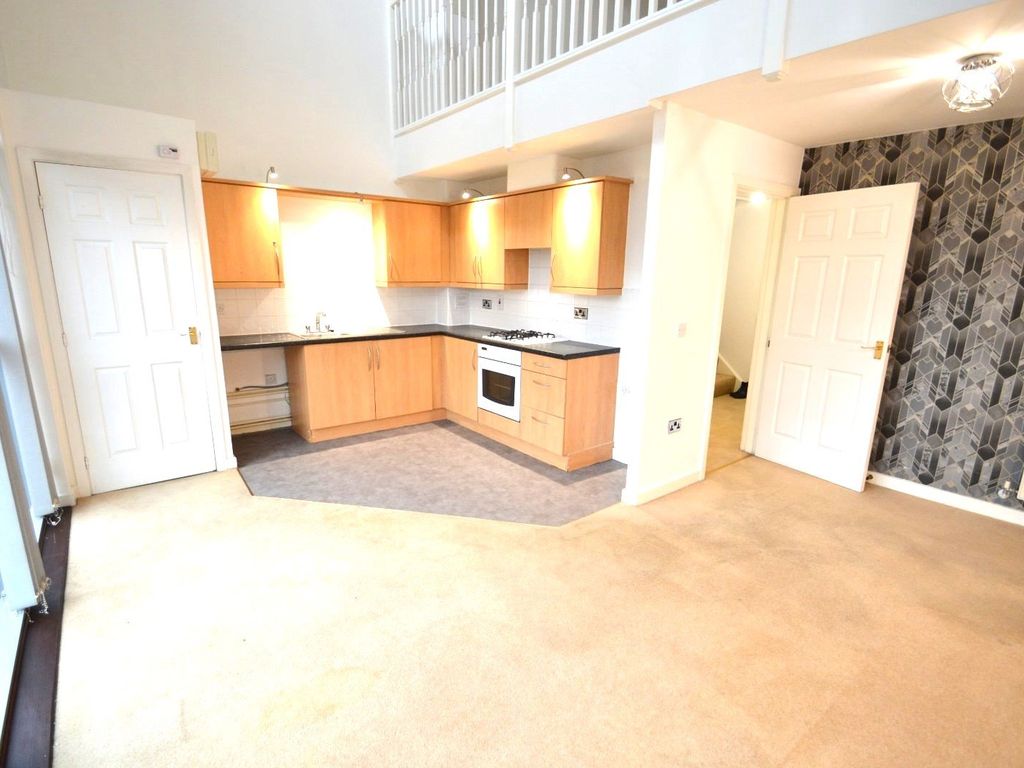 2 bed flat to rent in Windmill Road, Slough, Berkshire SL1, £1,450 pcm