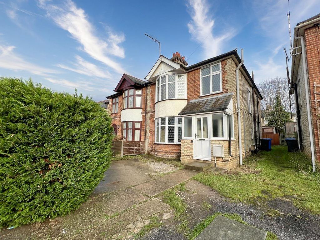 3 bed semi-detached house for sale in Elmhurst Drive, Ipswich IP3, £235,000
