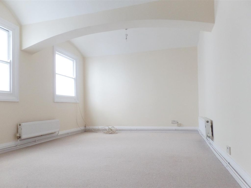 3 bed flat to rent in Marine Parade, Brighton BN2, £2,150 pcm