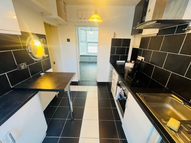 2 bed property to rent in Townley Street, Ramsgate CT11, £975 pcm