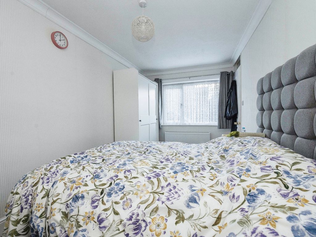 2 bed maisonette for sale in Copenhagen Close, Luton, Bedfordshire LU3, £140,000