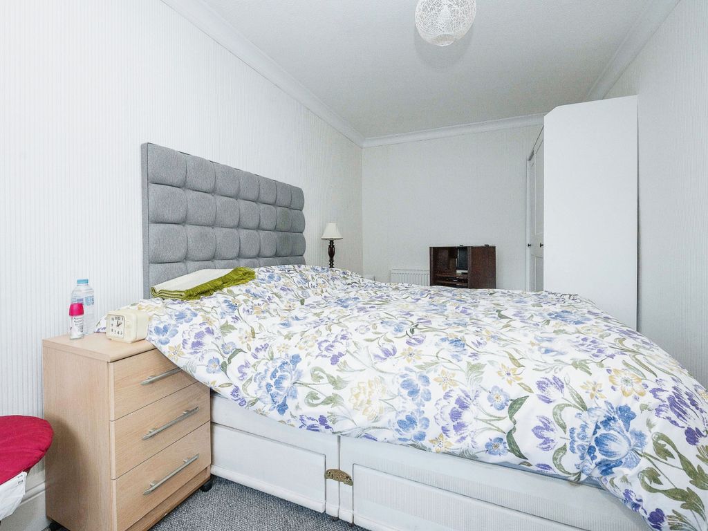 2 bed maisonette for sale in Copenhagen Close, Luton, Bedfordshire LU3, £140,000