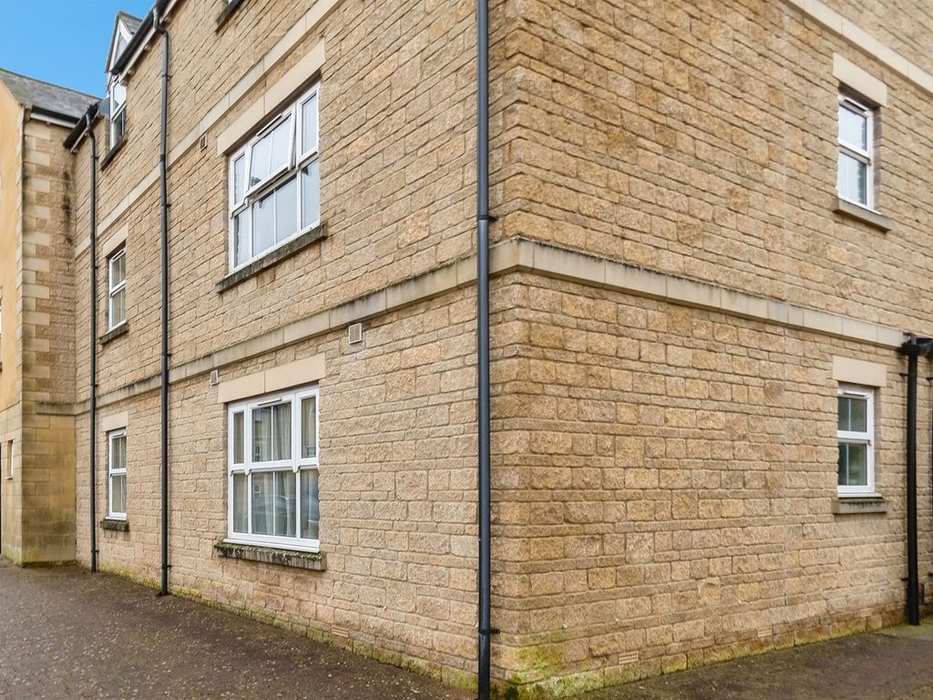 1 bed flat for sale in Freestone Way, Corsham SN13, £130,000
