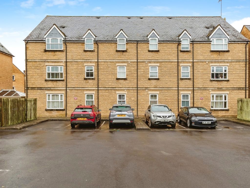 1 bed flat for sale in Freestone Way, Corsham SN13, £130,000