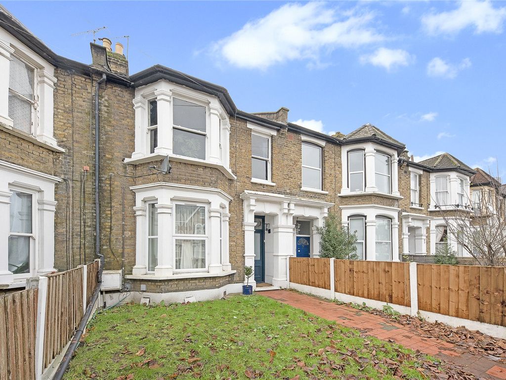 1 bed flat for sale in Manor Road, Leyton, London E10, £385,000