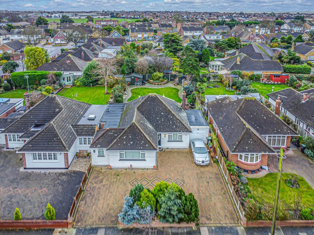 3 bed detached bungalow for sale in Marcus Avenue, Thorpe Bay SS1, £790,000
