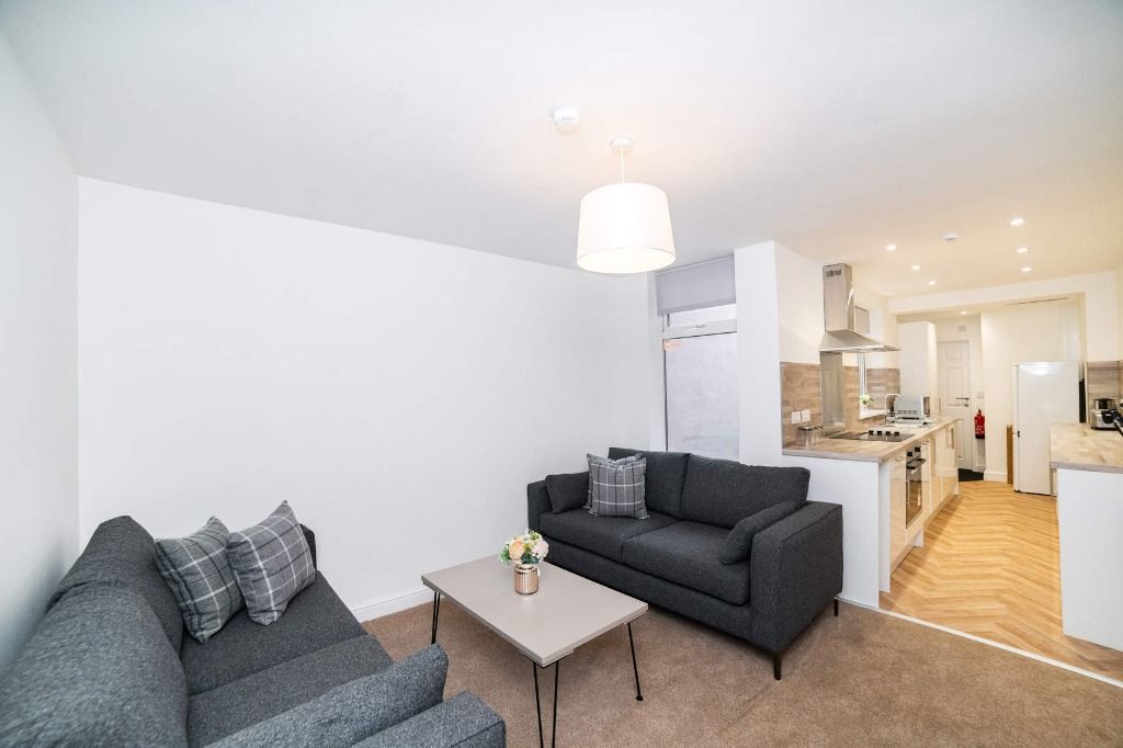 5 bed flat to rent in Hubert Road, Selly Oak, Birmingham B29, £1,980 pcm