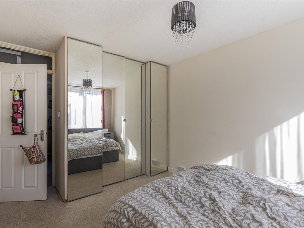 2 bed flat for sale in Awel Mor, Llanedeyrn, Cardiff CF23, £100,000
