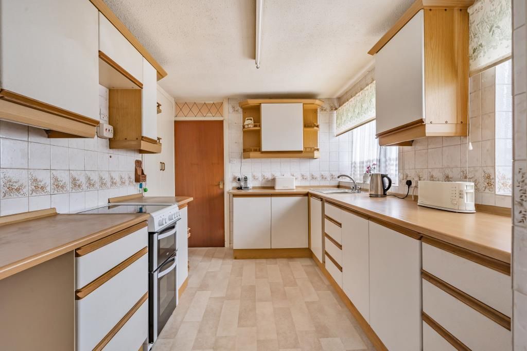 3 bed bungalow for sale in Chesham, Buckinghamshire HP5, £460,000
