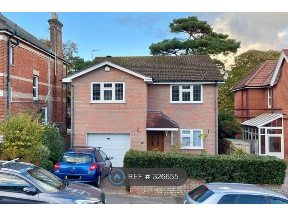 4 bed detached house to rent in Beaulieu Road, Bournemouth BH4, £2,400 pcm