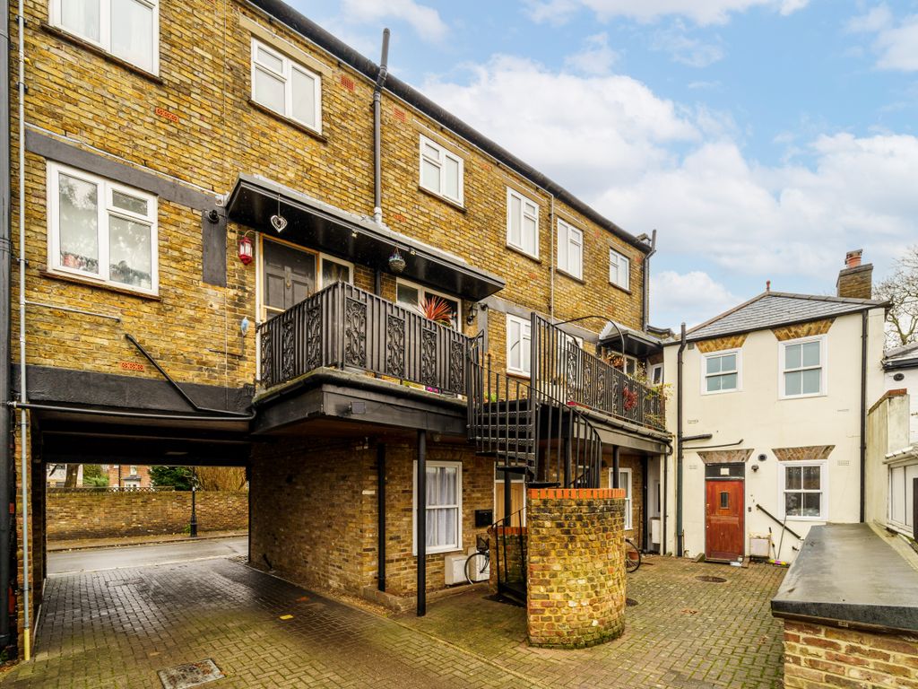 1 bed maisonette for sale in High Street, Stanwell, Staines-Upon-Thames TW19, £250,000