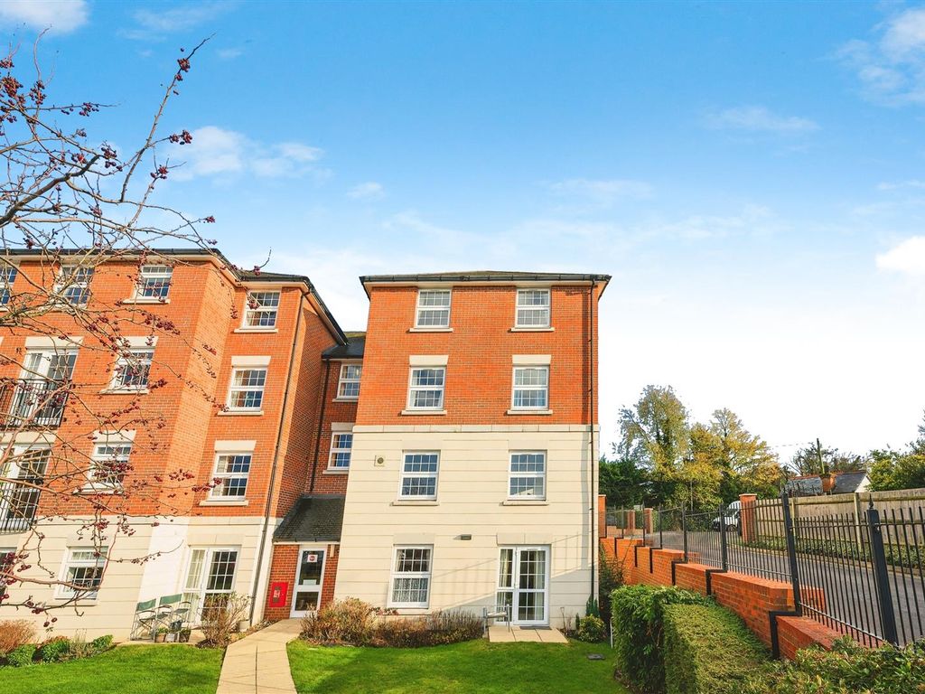 1 bed flat for sale in Weighbridge Court, 301 High Street, Chipping Ongar, Essex CM5, £250,000