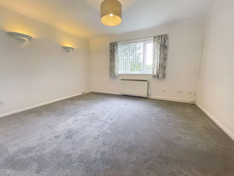 1 bed flat to rent in Herbert Road, High Wycombe HP13, £975 pcm