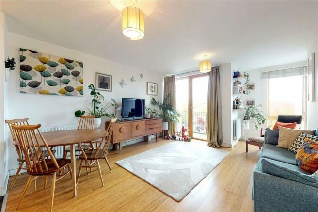 2 bed flat for sale in Mare Street, London E8, £420,000