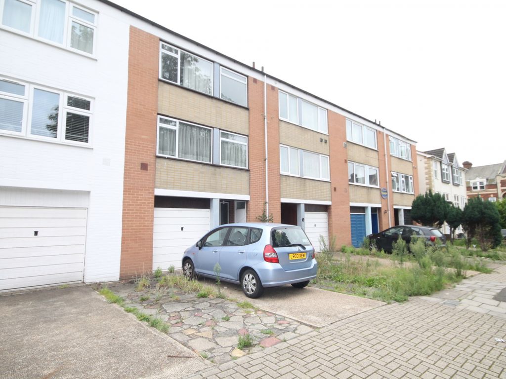 3 bed town house for sale in Avenue Road, Isleworth TW7, £549,950