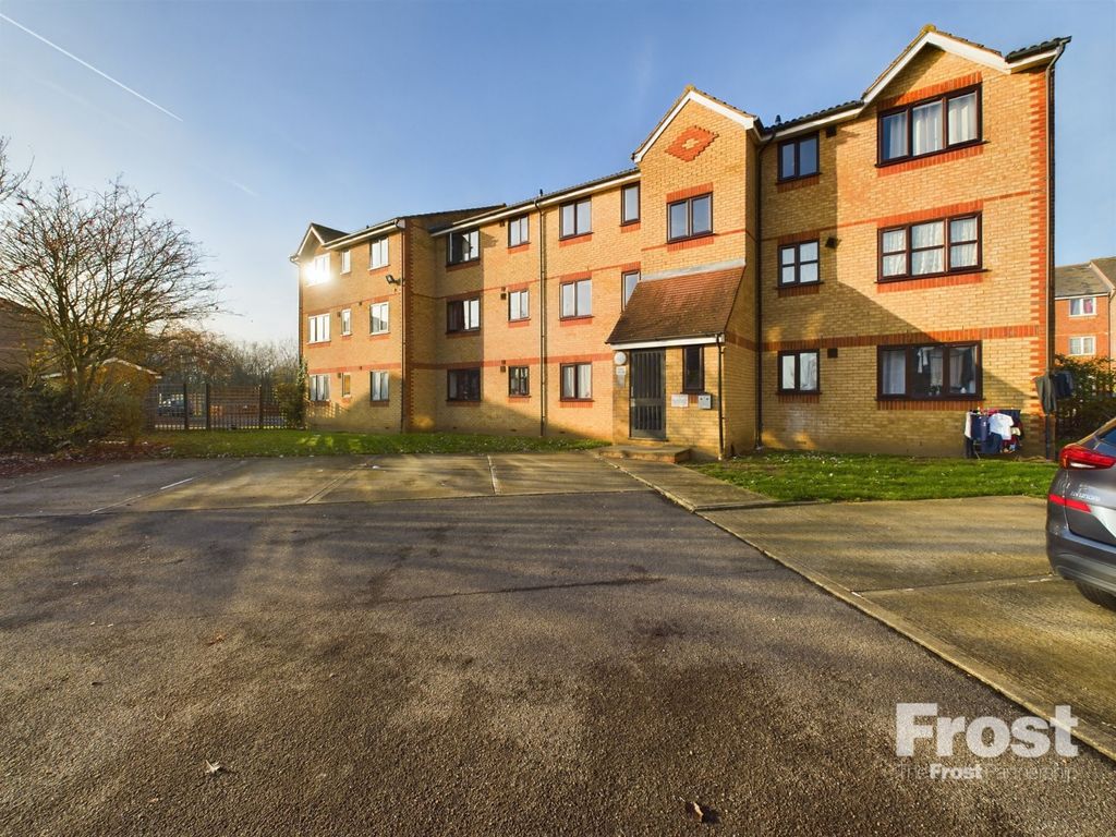 2 bed flat for sale in Redford Close, Feltham TW13, £265,000