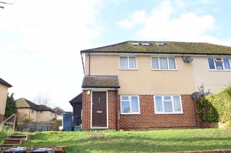 3 bed maisonette for sale in Tilling Crescent, High Wycombe HP13, £260,000