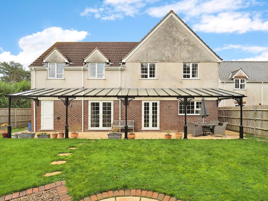 5 bed detached house for sale in Bridge House Gardens, Downton, Salisbury SP5, £700,000