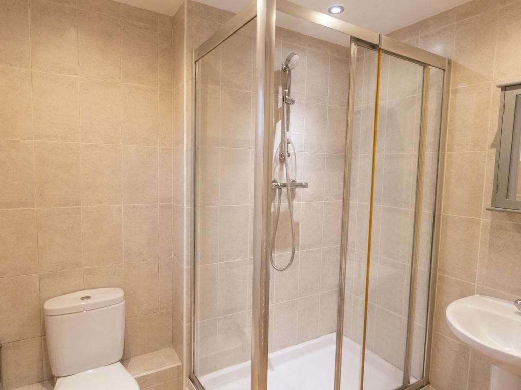 2 bed flat to rent in Hampden Crescent, Bracknell, Berkshire RG12, £1,400 pcm