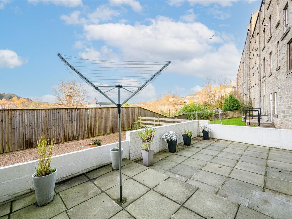 2 bed flat for sale in Gardner Street, Dundee DD3, £100,000