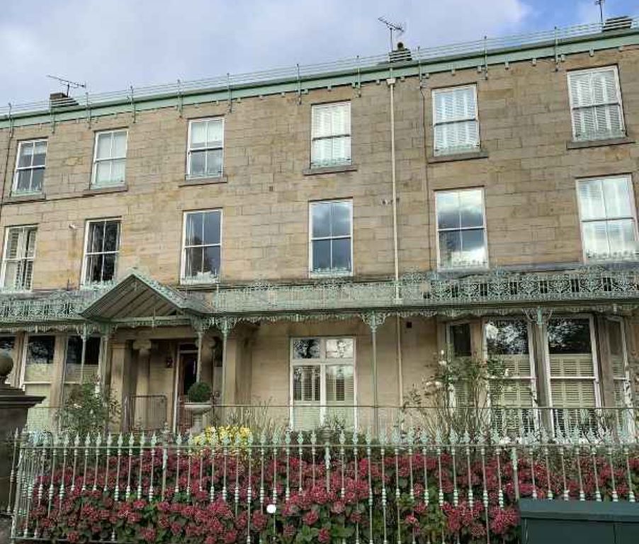 Office to let in Station Parade, Harrogate HG1, £12,000 pa