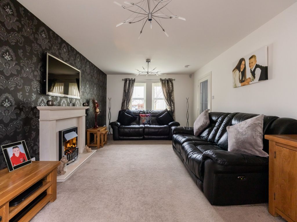 4 bed property for sale in 9 Easter Langside Avenue, Dalkeith EH22, £335,000