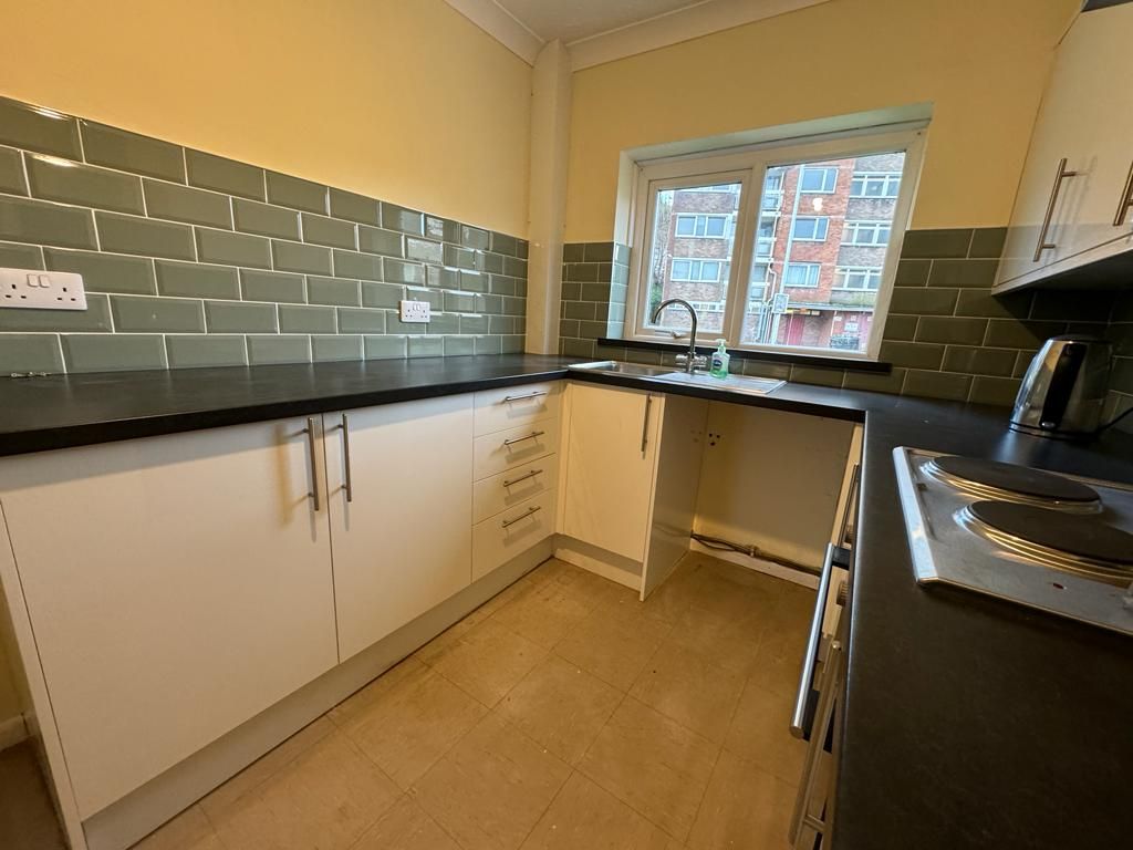 1 bed flat to rent in Croft Street, Swansea SA1, £750 pcm