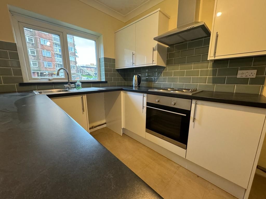 1 bed flat to rent in Croft Street, Swansea SA1, £750 pcm