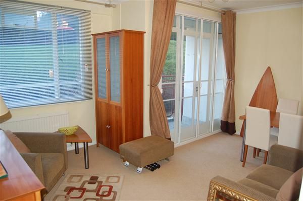 2 bed flat to rent in Ambleside, Albert Drive, Southfields SW19, £1,900 pcm