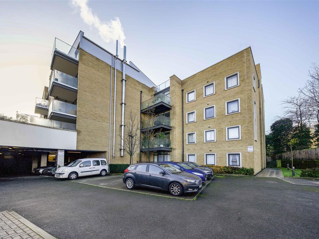 1 bed flat for sale in Frazer Nash Close, Isleworth TW7, £350,000
