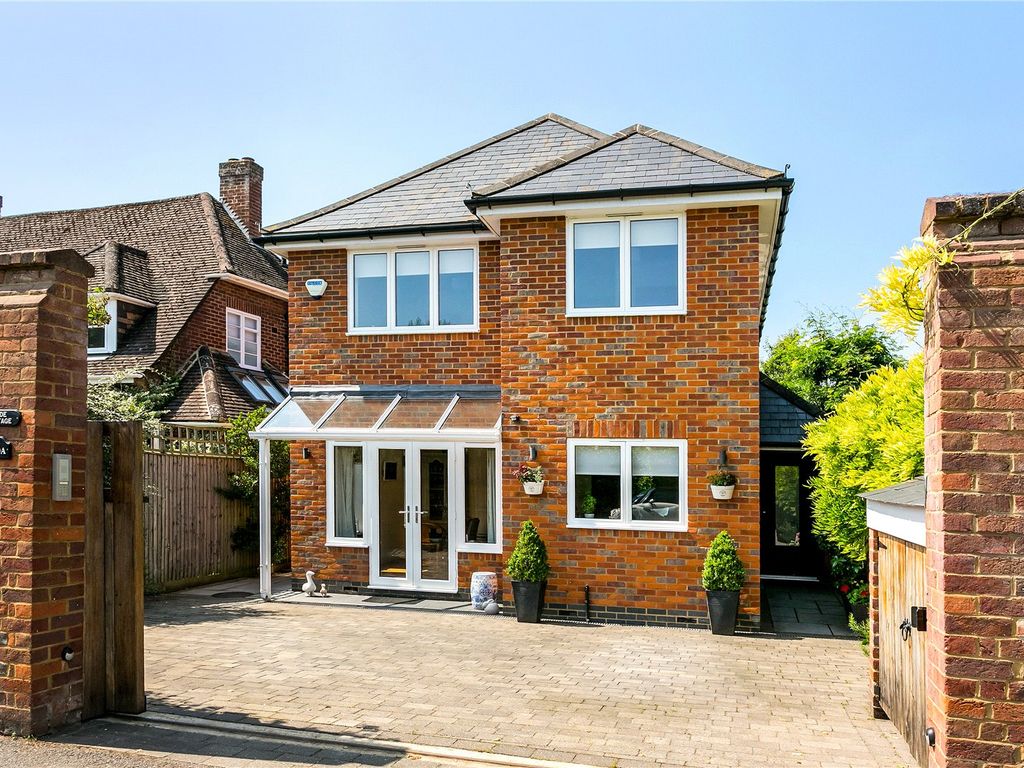 3 bed detached house for sale in Mill Road, Marlow, Buckinghamshire SL7, £1,750,000